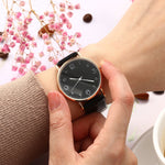 Stylish Leather Band Analog Wristwatch
